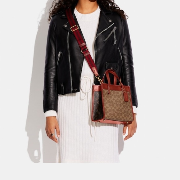 Coach Field Tote 22 In Signature Canvas With Horse And Carriage Print - Main Image